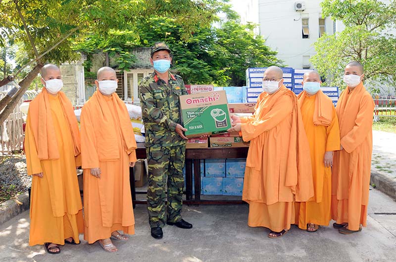 Buddhist nuns support battle against Covid-19 in Quang Nam