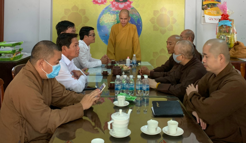 Home Affairs Department in Ninh Thuan leader visits Buddhist summer retreat course