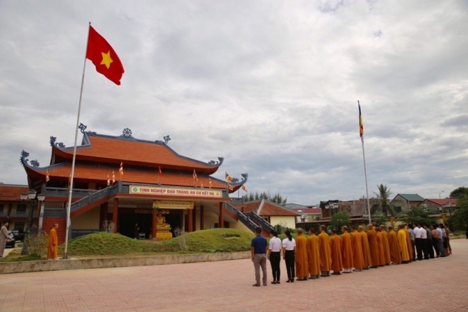 National flag raising at Buddhist places in Ha Tinh