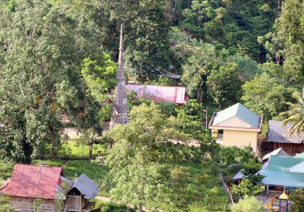 Rare Buddhist tower in Nghe An at risk of complete collapse