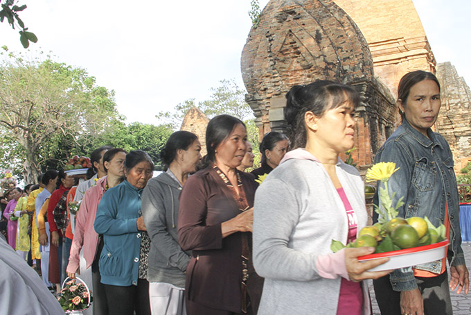  Burning of votive paper practically reduced at Ponagar tower