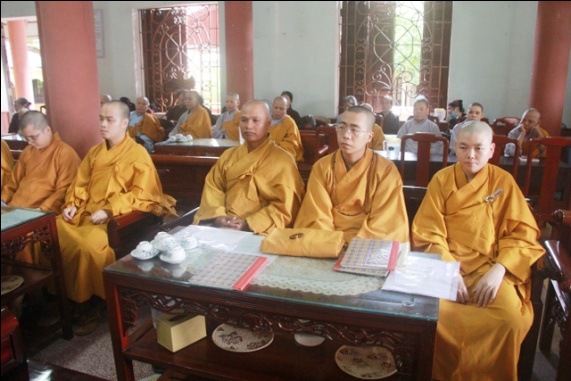 Dissemination of religious laws at Buddhist retreats in Thai Binh