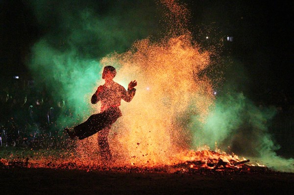 Fire-jumping ceremony of Red Dao ethnic group becomes national intangible heritage