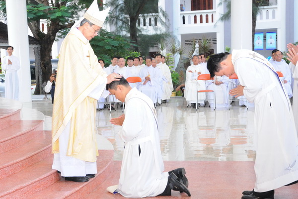 New Catholic priests ordained in My Tho diocese