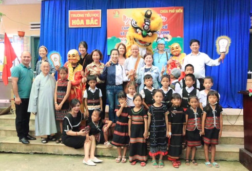 Buddhist pagoda in Da Nang presents 1,000 mid-autumn gifts to children in mountainous areas