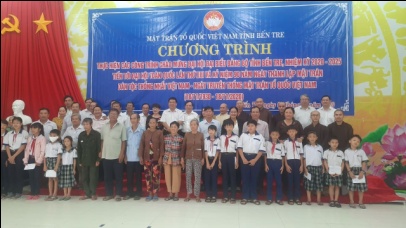 VBS in Ben Tre presents supports to the poor