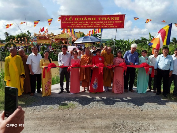 Buu Ngoc pagoda in Tien Giang inaugurates rural bridge for local community