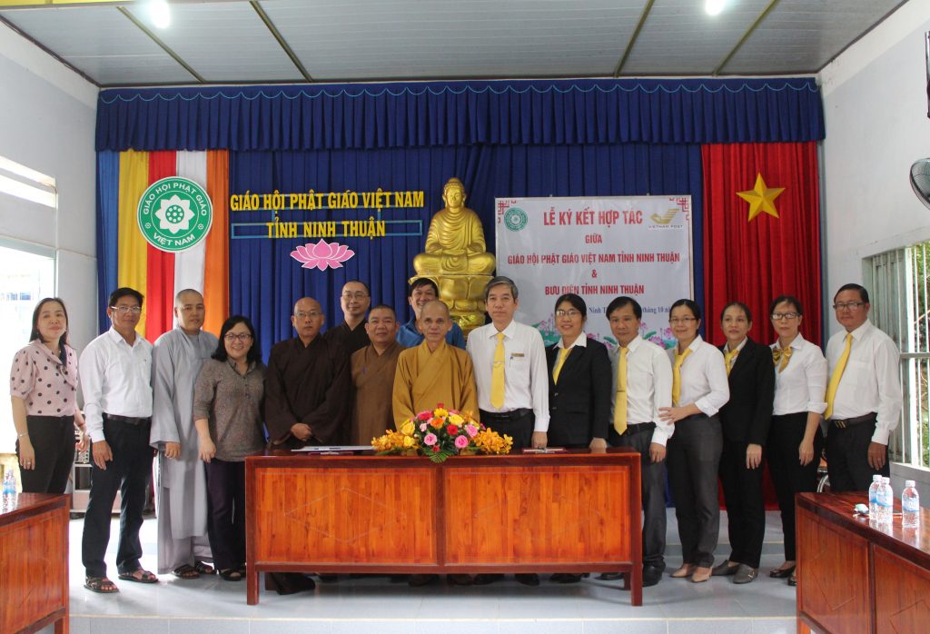 VBS & Post Office in Ninh Thuan sign agreement on postal services