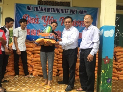 Vietnam Mennonite Church sends relief supplies to flood victims in central region