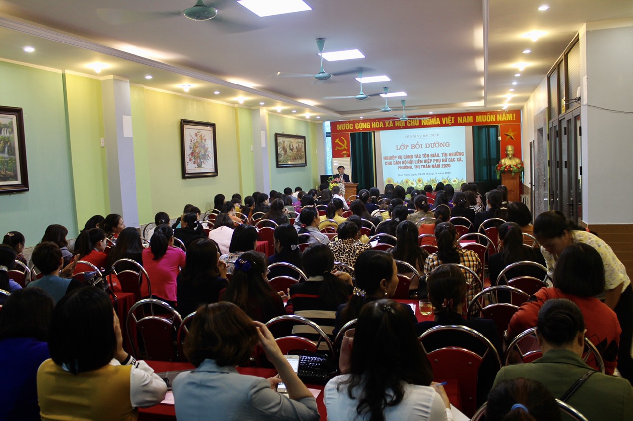  Training on administration of belief and religion in Bac Ninh