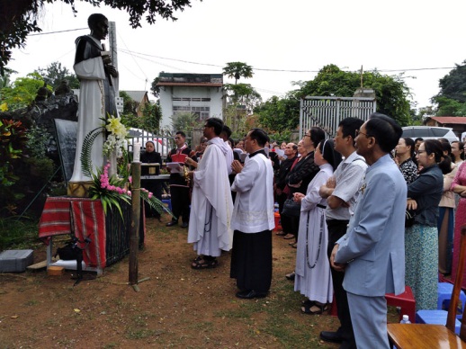 Martino Porres Catholic Community in Dak Lak holds mass for its patronage saint