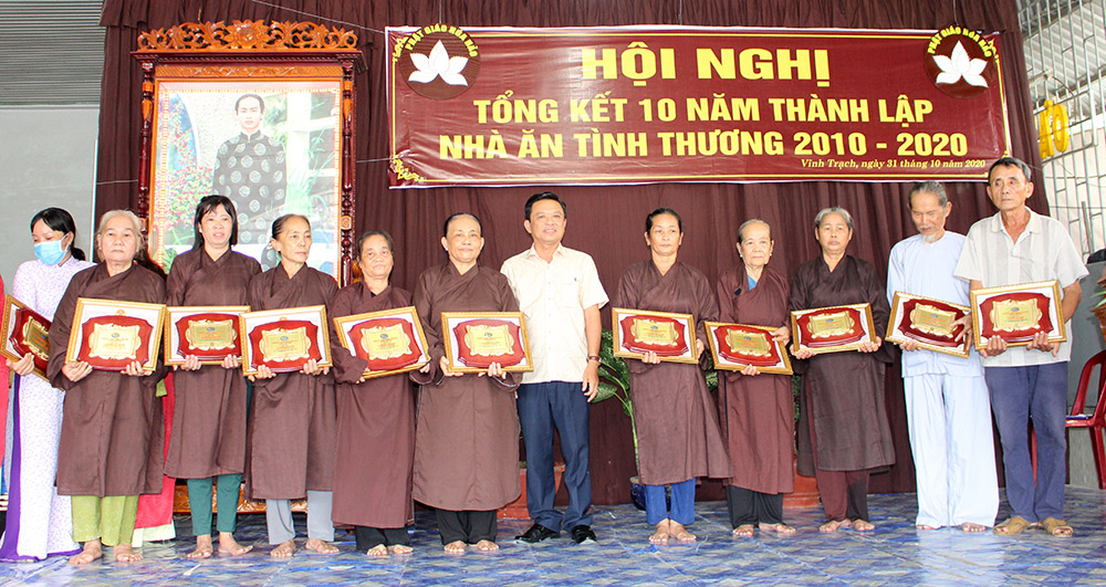  Charity kitchen of Hoa Hao Buddhists in An Giang