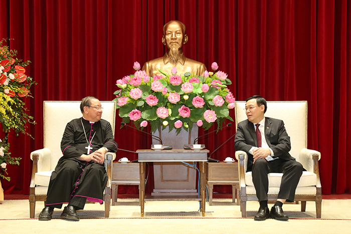 City leaders receive Archbishop of Hanoi Archdiocese