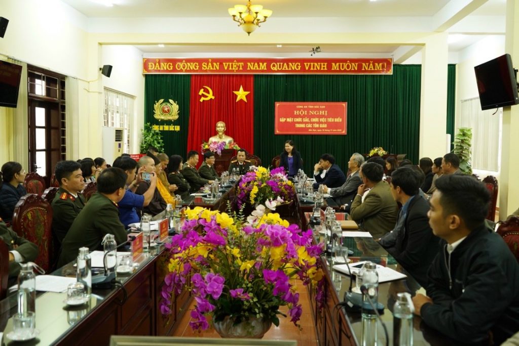  Public security in Bac Kan honors religious contributions in maintenance of public order