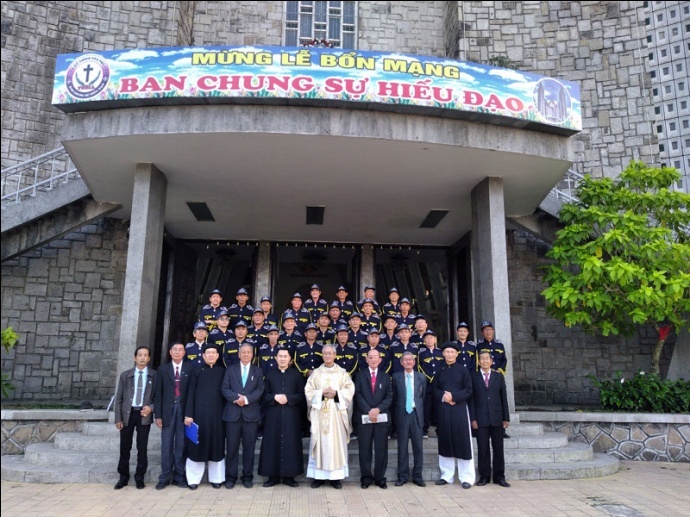 The 7th sub-board on funeral of Phu Cam Catholic parish celebrates 20th anniversary