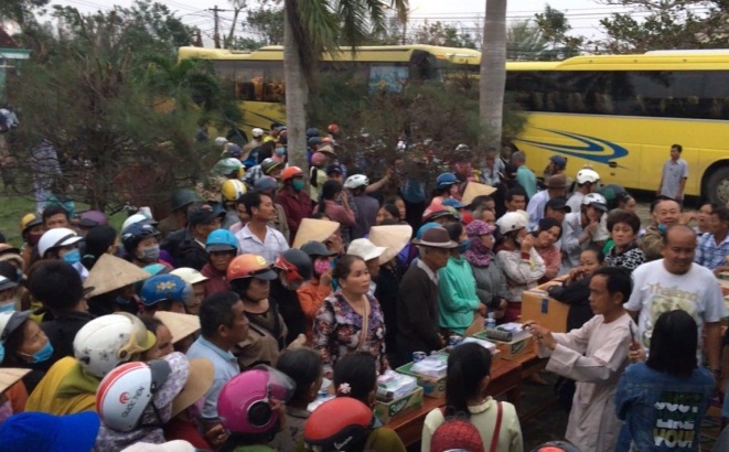 Hoa Hao Buddhism contributes over 21 billion VND to flood-hit people in Central region