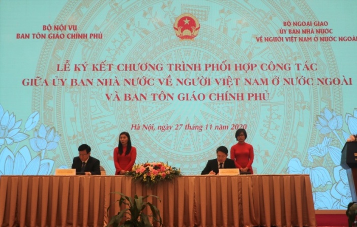 Government Religious Committee and State Committee on Overseas Vietnamese Affairs sign coordination program