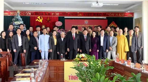 Front leader pays Christmas visits to Nghe An province