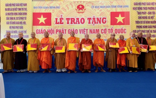 GCRA presents national flags to Khmer Theravada Buddhist pagodas