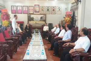 Government Religious Committee official pays Christmas visit to Long Xuyen diocese