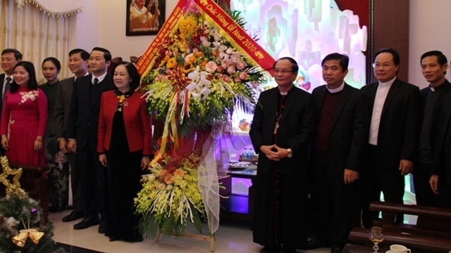 Politburo member Trương Thị Mai extends Christmas greetings to Thanh Hoa Catholics