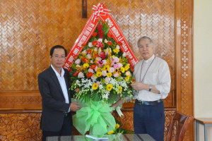 Provincial authorities of Gia Lai, Ninh Thuan pay Christmas visits to local Christian establishments