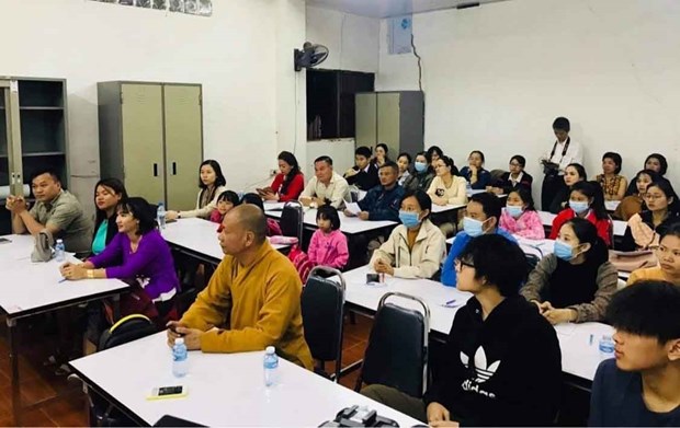 Free language classes offered to Vietnamese citizens in Laos