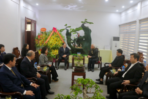 Minister of Home Affairs extends Christmas greetings to Bac Ninh diocese