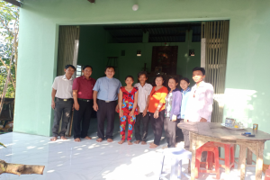 Catholic church in Dong Thap hands over charity house to poor household