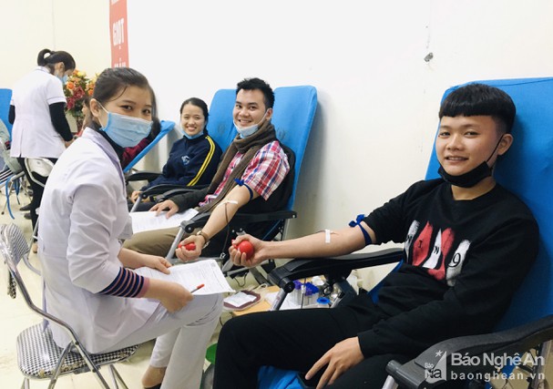 200 Buddhists of Vien Quang pagoda in Nghe An participate in blood donation program