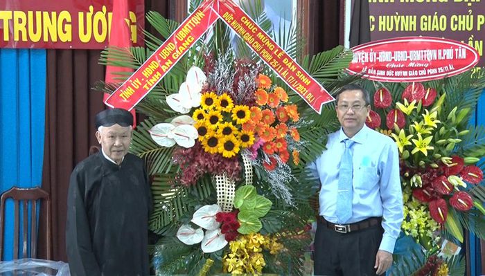 Authorities in An Giang and Dong Thap extends congratulation to Hoa Hao Buddhist Church on occasion of its founder’s 101st birthday