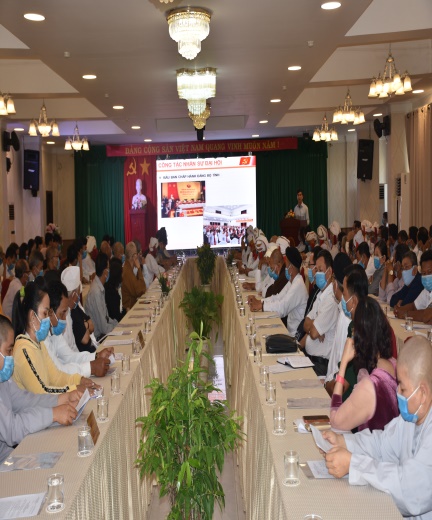 Meeting with religious dignitaries, outstanding people of ethnic groups in Binh Thuan