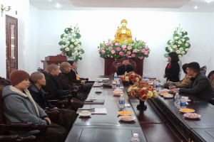  Government religious committee hands over teaching materials of History and Law Subjects to religious training institutions in Hanoi