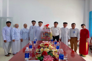 An Giang provincial religious affairs committee receives Chon Ly Caodai Church in Tien Giang 