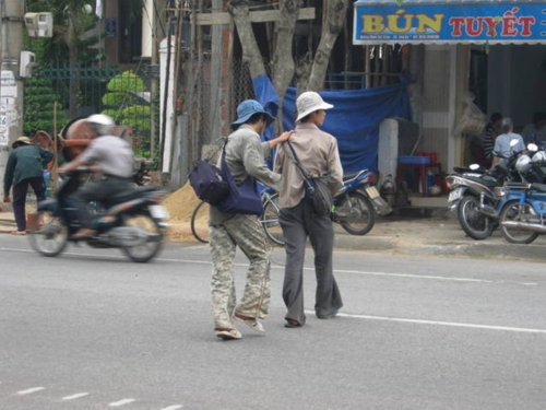 Da Nang to strengthen handling begging problem at tourist spots and worshiping establishments