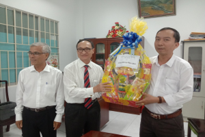 Evangelical church pays pre-Tet visit to Ninh Thuan religious committee