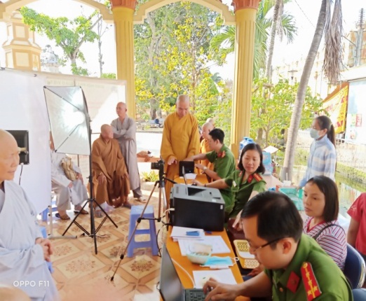 Administrative procedures on ID card issuance for Buddhist dignitaries in Tien Giang