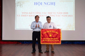 An Giang religious committee receives leading emulation flag for outstanding contributions