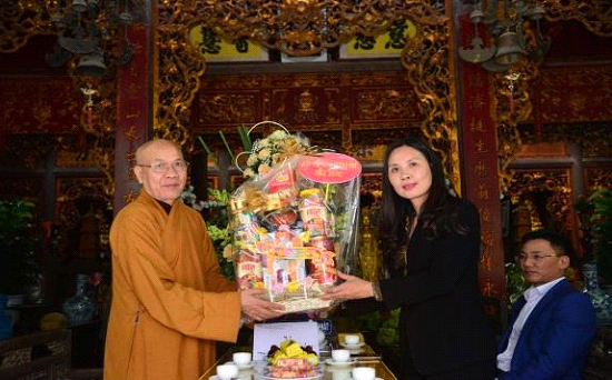 Government religious committee official extends Tet greetings to Buddhist dignitaries in Hai Phong