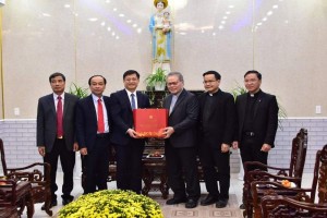 Authorities of Thua Thien Hue, Gia Lai, Ninh Thuan, extend Tet greetings to local religious organizations