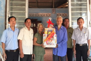 Tay Ninh authorities pay pre-Tet visits to representatives of local ethnic communities