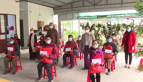 VBS in Ha Trung district brings supports to poor locals and Agent Orange victims ahead of Tet