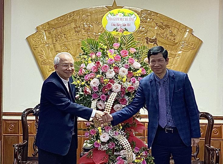 Ha Tinh Diocese extends Tet greetings to Quang Binh provincial government