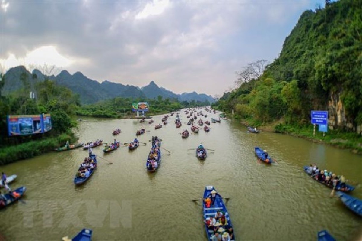 Huong Pagoda Festival suspended to curb spread of COVID-19