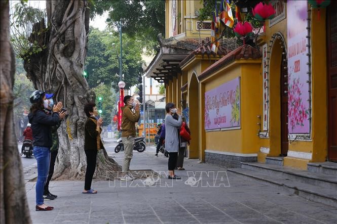 Only incense offering ceremonies held at festivals in Hanoi