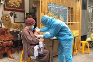 Disease control centre in HCM takes samples for Covid-19 test in religious establishments