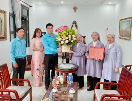 Religious committee in Da Nang pays visits to religious establishments on International Women Day