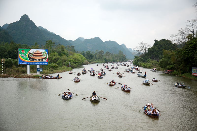 Hanoi: Huong Pagoda festivals to reopen on March 13