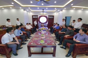 Knight of the Grand Cross Lê Đức Thịnh presents gifts to the poor in Thanh Hoa 