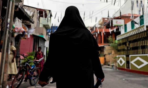 Sri Lanka to ban burqa and close 1,000 Islamic schools